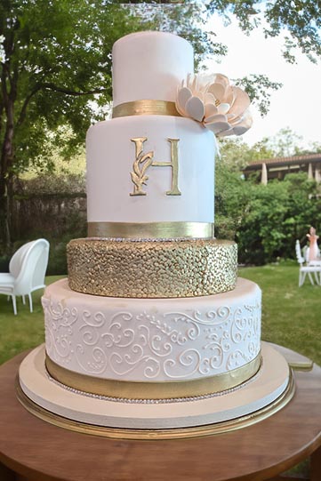 Neutral 3 Tier Wedding Cake | Wire wedding cake topper, Wedding cake  neutral, Wedding cake minimalist