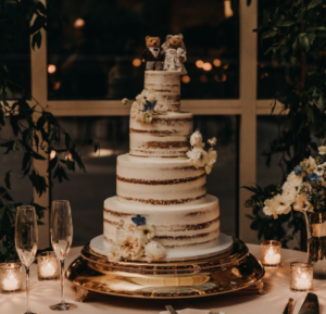 bear cake toppers on wedding cake